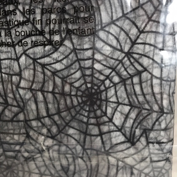 Halloween Party Iridescent Spider Web Tablecloth - Picture 4 of 7